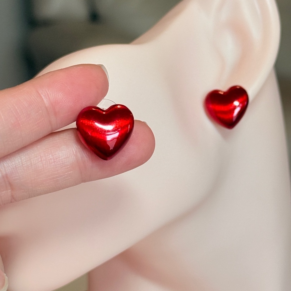 ⚜️ Red Heart Shaped Earrings - Picture 5 of 11